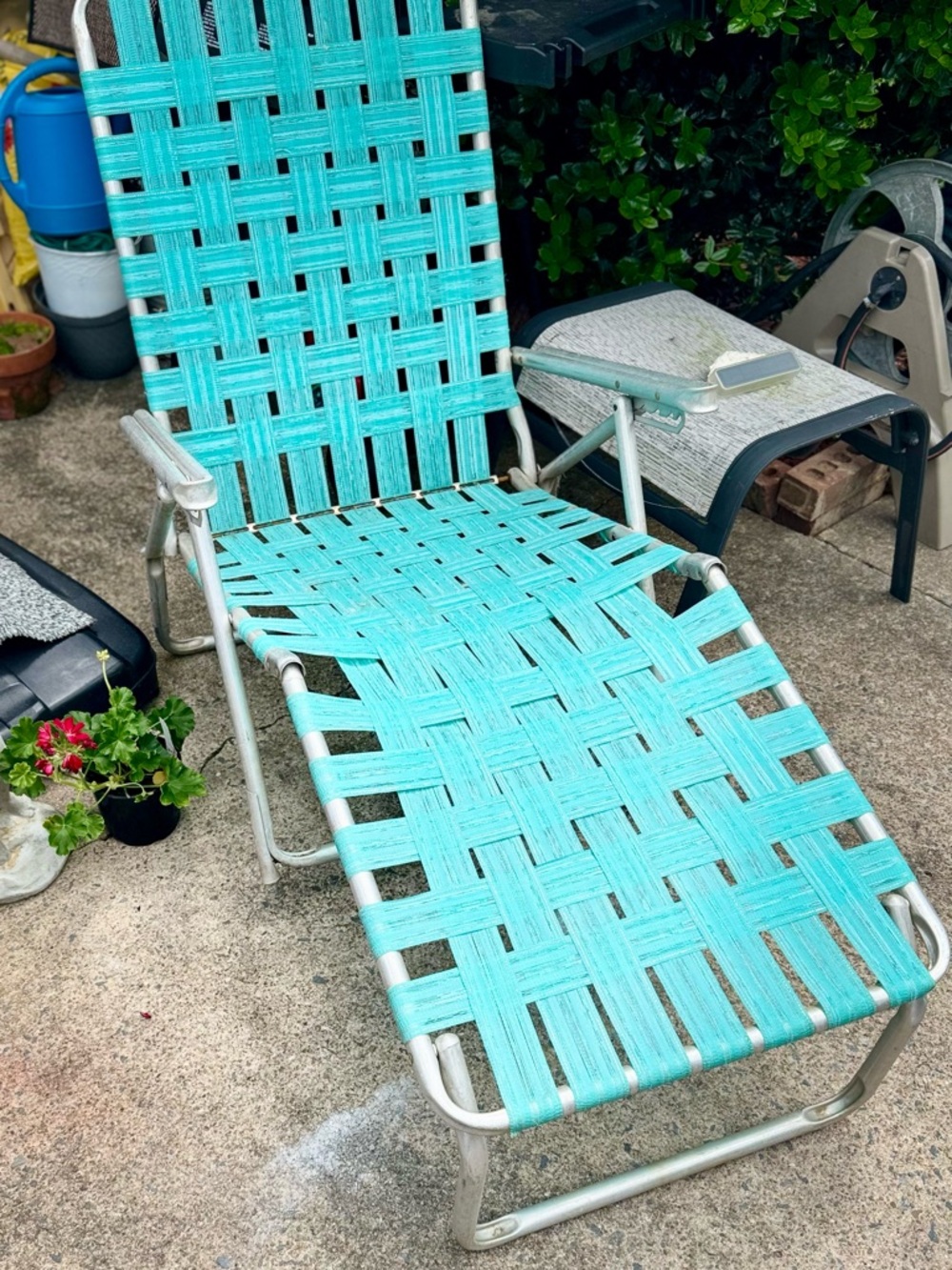 Turquoise Woven Aluminum Lawn Chaise Lounge Vintage 1070’s